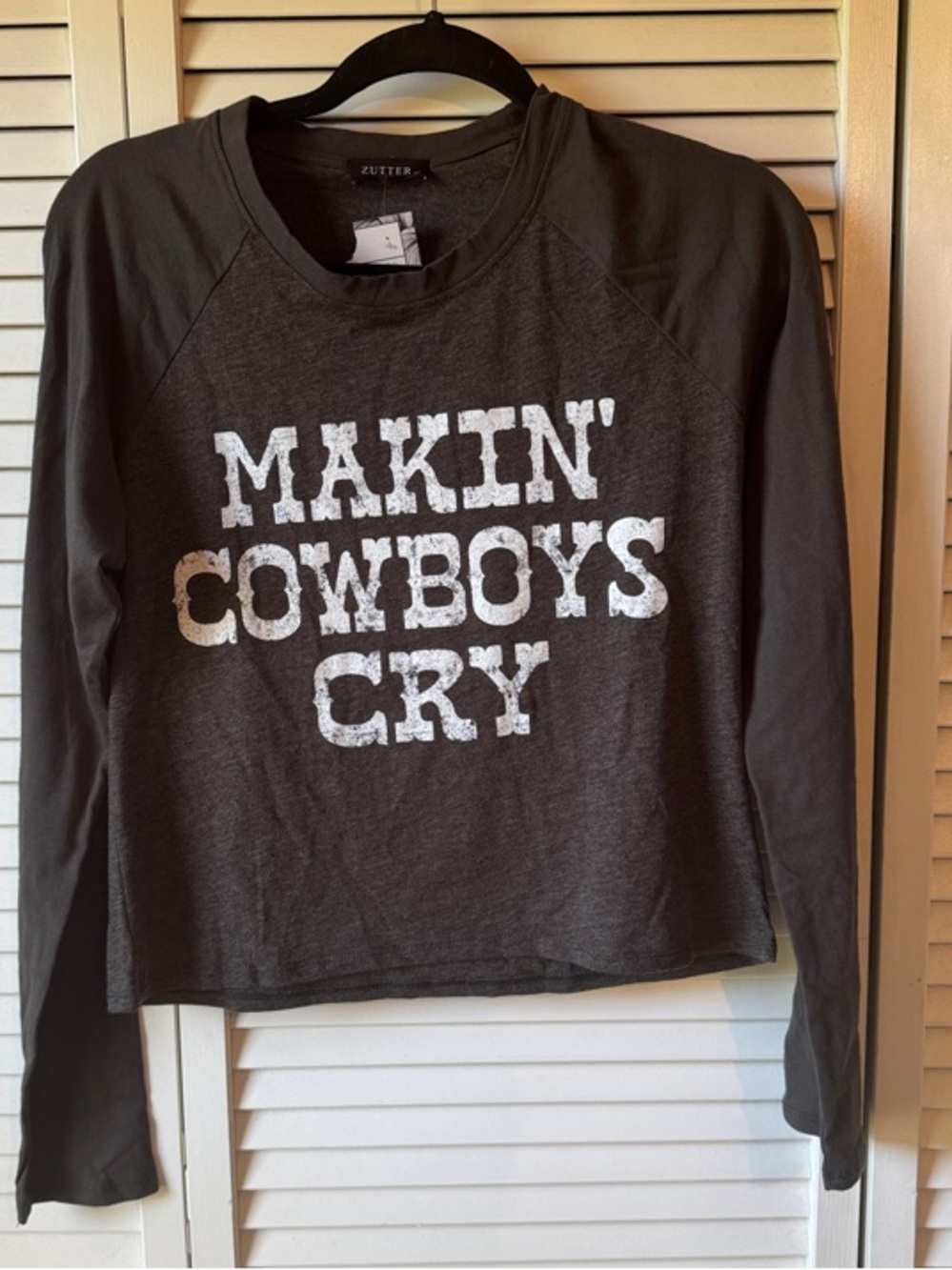 Zutter Charcoal 'Makin' Cowboys Cry' Long-Sleeve Crop Top
